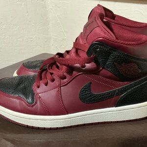 Nike Air Jordan 1 Mid “Reverse Banned” Sneakers Men’s 9